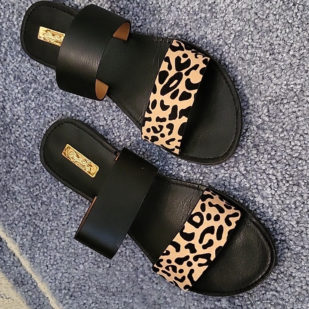 Qupid Leopard and Black Sandles Size 7